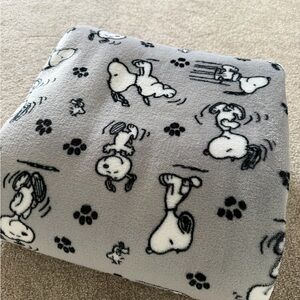 Peanuts Gray and Black Cartoon Dog Blanket